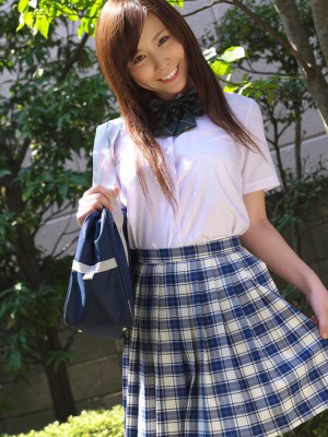 Schoolgirl iyo hanak poses in the open air in hawt petticoat